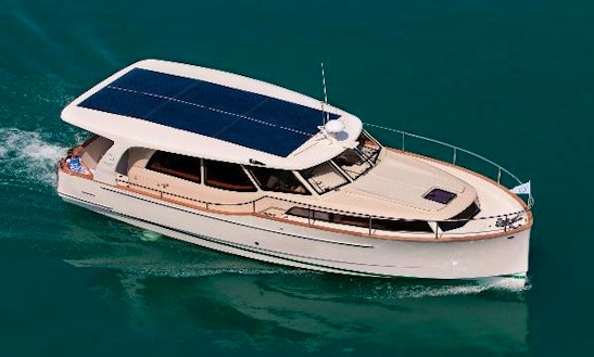 Amazing Greenline 33 Hybrid Motor Yacht In Saint-mandrier-sur-mer, France