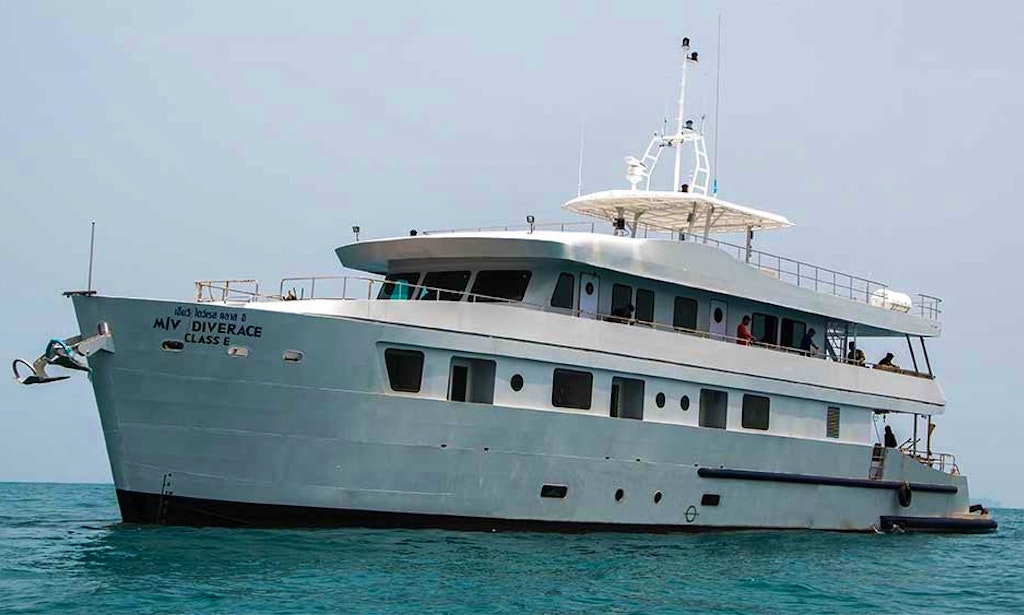 phoenix boats phuket mv diverace class e livaboard diving boat in phuket phoenix boats phuket mv diverace class e livaboard diving boat in phuket