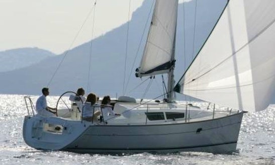 Sun Odyssey 32i Cruising Monohull