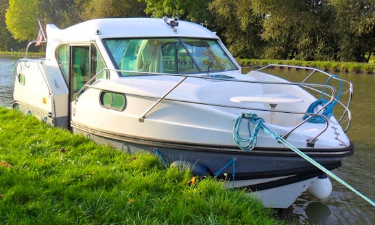 'confort 900' Motor Yacht Hire In Harskirchen
