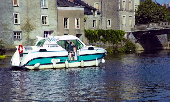 Confort 900 Canal Boat For 7 Person For Hire In Plagny, France