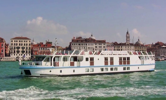 charter boat venice italy canal boat charter in venezia italy getmyboat charter boat venice italy canal boat charter in venezia italy getmyboat