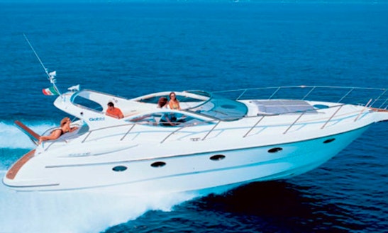 Charter 45' Azimut Gobbi 425c Motor Yacht In Hamble-le-rice, England