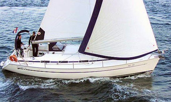 Charter 36' Mala Tonka Bavaria Cruiser Cruising Monohull In Split, Croatia