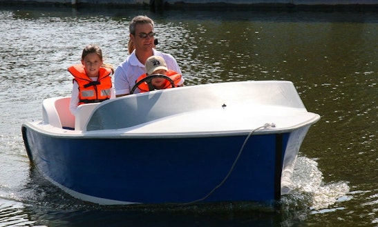 Rent 12' Blue Ribbon Inboard Propulsion In Nantes, Pays De La Loire