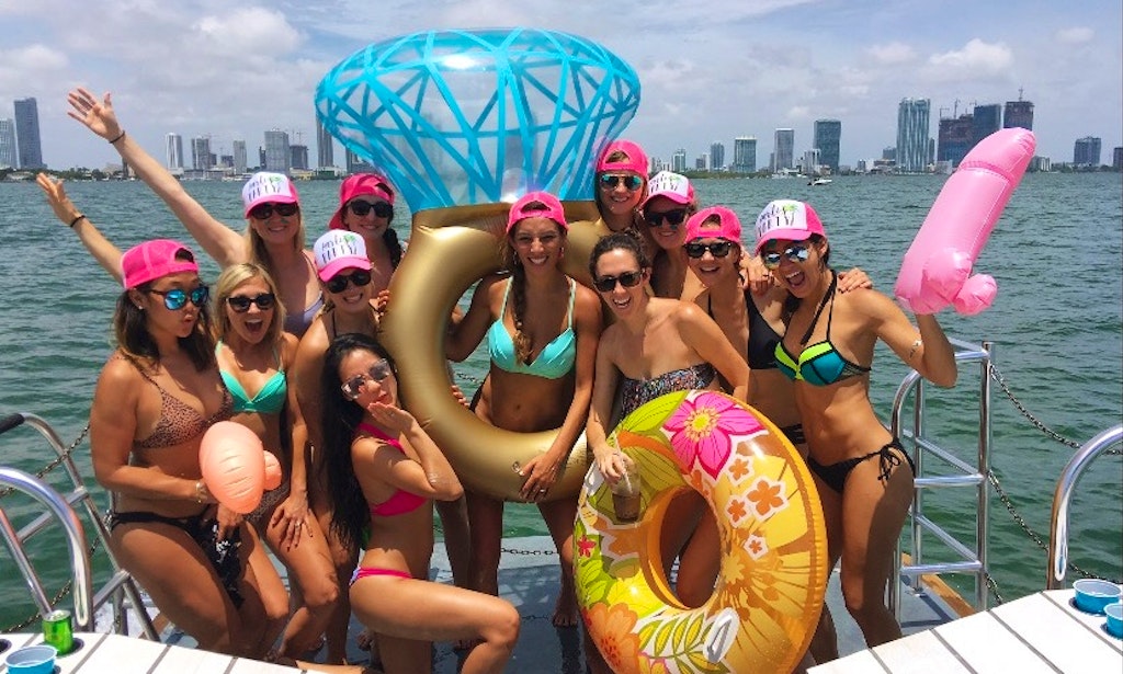 16 Guests Party Pontoon in Miami