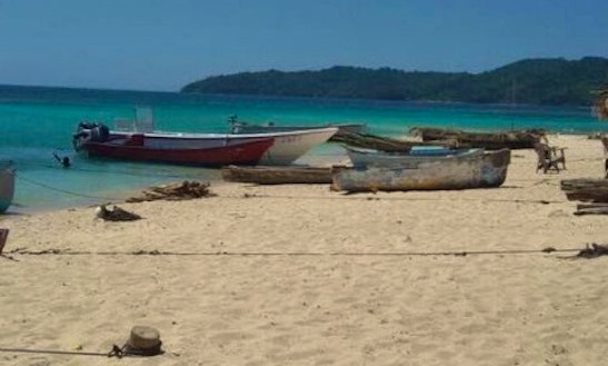 Enjoy Fishing On 15' Flats Panga Center Console In Utila, Honduras