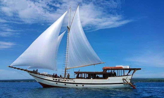 Komodo, Raja Ampat, Diving, Land & Sea Liveaboard With Wisesa