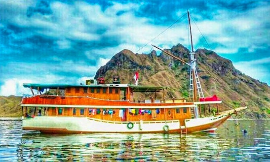 Sailing Schooner For 12 People In Komodo And Other Islands Of Indonesia