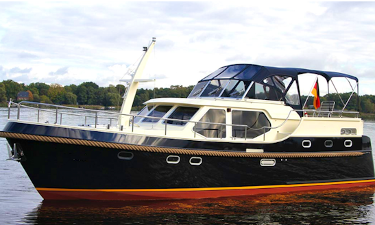 Charter 38' Reline Classic Motor Yacht In Brandenburg, Germany