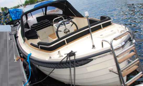 Charter 22' Poseidon 675 Classic Inboard Propulsion In Agios Sostis, Greece
