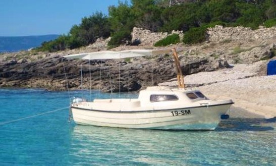 17' Ven 501 Cabin Rental For 6 People In Sumartin, Brač