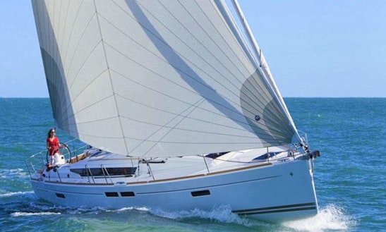 6 Persons 35' Jeanneau Sun Odyssey Cruising Monohull In Paleo Faliro, Greece
