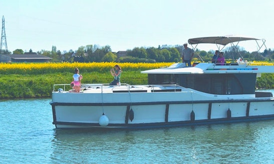 Perfect Boating Vacation With Friends In Aquitaine, France