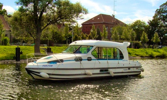 'nicols 1010' Motor Yacht Hire In Venarey-les-laumes, France