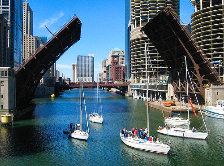 Sailing the Chicago River Boating in Chicago