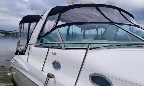 Motor Yacht Rental In Washington